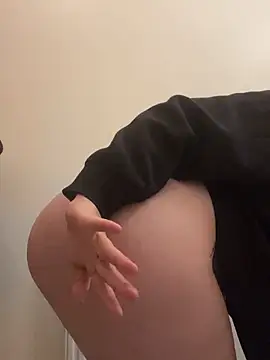 Snapshot of secretgirlll chatting on 02/22/26, 03:54 secretgirlll online show from 02/22/26, 03:54