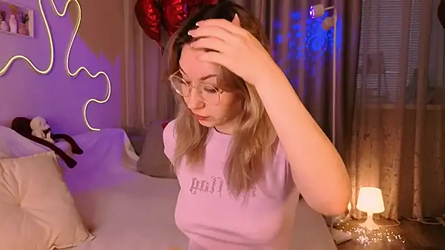 Snapshot of lusciousslily chatting on 02/26/26, 01:37 lusciousslily online show from 02/26/26, 01:37