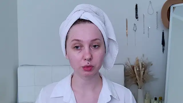 CandiceKingzzz online show from 03/18/26, 12:30