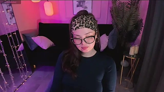 Snapshot of Maykinkya chatting on 02/22/26, 02:04 Maykinkya online show from 02/22/26, 02:04