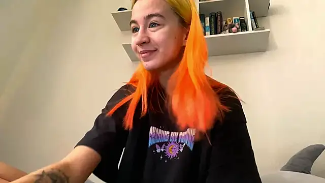 Snapshot of EmilyHein chatting on 02/20/26, 06:10 EmilyHein online show from 02/20/26, 06:10