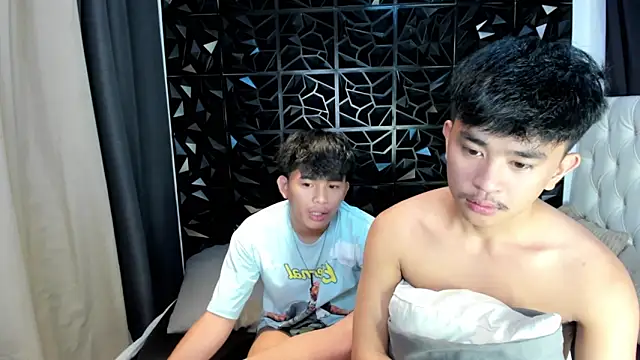 Snapshot of xlovercutietwink chatting on 04/10/26, 04:39 xlovercutietwink online show from 04/10/26, 04:39