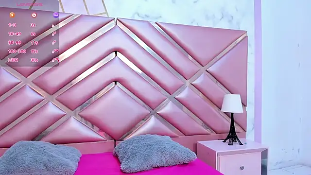 Snapshot of LauraRoot chatting on 02/13/26, 11:39 LauraRoot online show from 02/13/26, 11:39