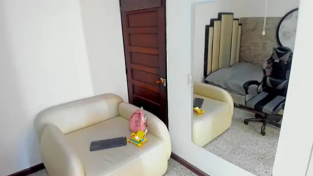 Snapshot of Philipp-Jones chatting on 02/25/26, 01:21 Philipp-Jones online show from 02/25/26, 01:21