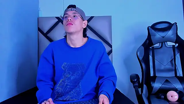 Snapshot of Bennet-Gray chatting on 02/27/26, 04:34 Bennet-Gray online show from 02/27/26, 04:34