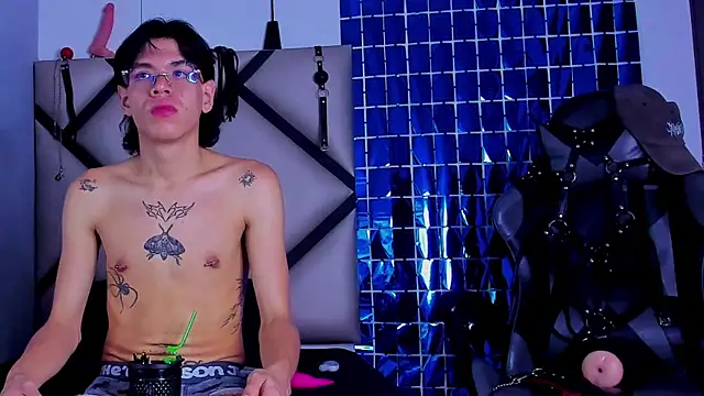 Snapshot of Bennet-Gray chatting on 02/28/26, 04:13 Bennet-Gray online show from 02/28/26, 04:13