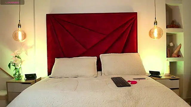 NahomiRoss online show from 04/17/26, 12:41