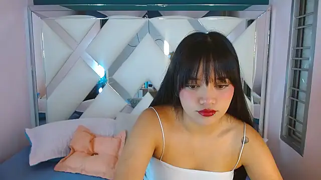 Snapshot of Kaytlin_James chatting on 03/03/26, 12:00 Kaytlin James online show from 03/03/26, 12:00