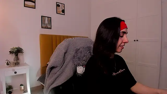 Snapshot of Luna_tagliaferri chatting on 02/14/26, 09:11 Luna tagliaferri online show from 02/14/26, 09:11