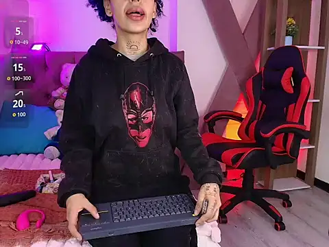 Snapshot of HannahBlue_ chatting on 02/11/26, 12:32 HannahBlue online show from 02/11/26, 12:32