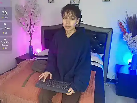 Snapshot of HannahBlue_ chatting on 02/17/26, 12:23 HannahBlue online show from 02/17/26, 12:23