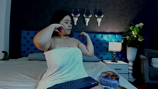 LunnaMoretti online show from 04/01/26, 11:33