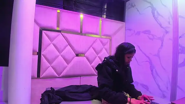 Snapshot of KendallArdent chatting on 02/16/26, 01:29 KendallArdent online show from 02/16/26, 01:29