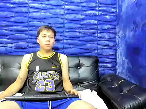 Snapshot of santiago_xxxcol chatting on 02/01/26, 11:36 santiago xxxcol online show from 02/01/26, 11:36