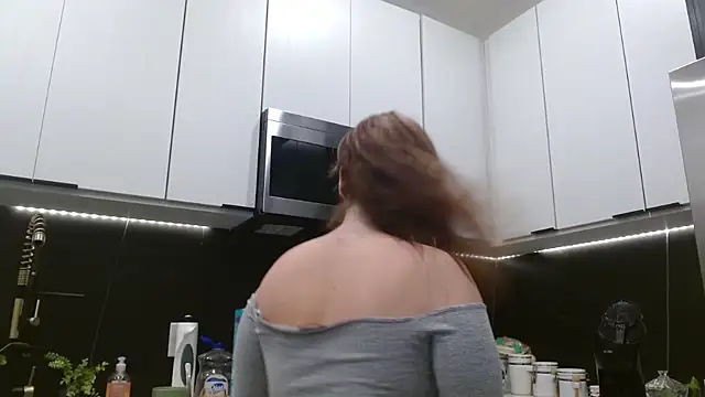 HazelSkyesChat online show from 04/13/26, 05:29