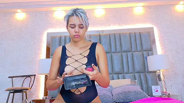 AlanaHouston online show from 04/17/26, 04:48