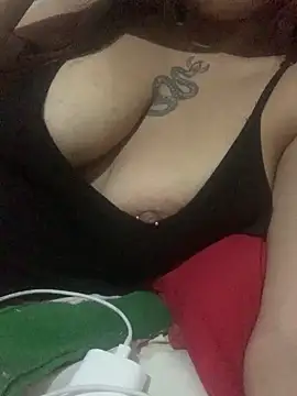 luizekim88 online show from 04/21/26, 05:47