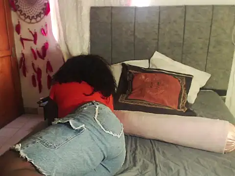 Snapshot of karlaebony chatting on 02/14/26, 06:15 karlaebony online show from 02/14/26, 06:15