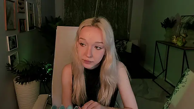 Snapshot of MaoqiBeverly chatting on 02/16/26, 05:42 MaoqiBeverly online show from 02/16/26, 05:42