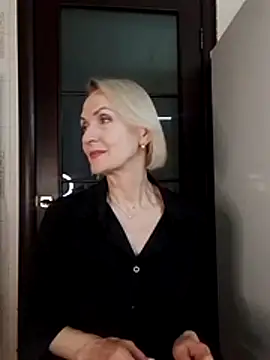 Snapshot of MichelleSolis chatting on 05/11/26, 06:16 MichelleSolis online show from 05/11/26, 06:16