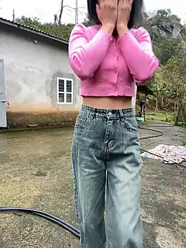 Snapshot of susin-beo chatting on 02/25/26, 01:04 susin-beo online show from 02/25/26, 01:04