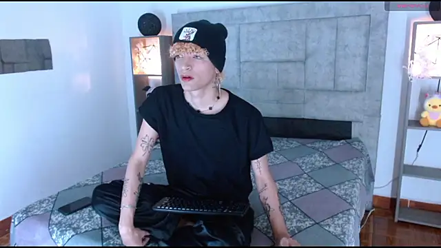 lucke collins22 online show from 02/05/26, 06:29