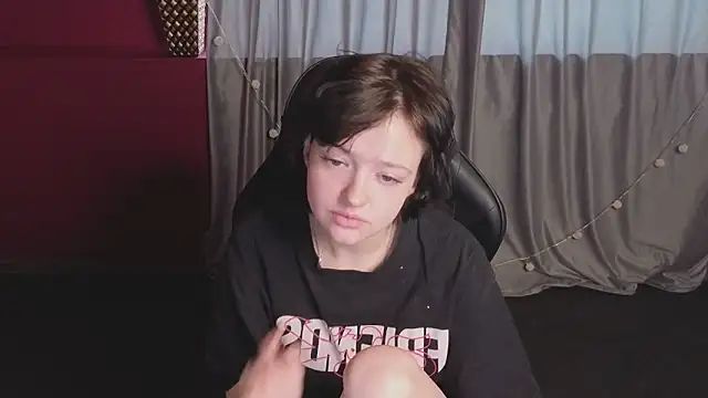 Snapshot of Svenaa_Kopnie chatting on 02/06/26, 02:38 Svenaa Kopnie online show from 02/06/26, 02:38