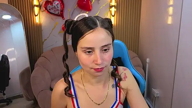 Snapshot of Ariana18_b chatting on 02/17/26, 12:34 Ariana18 b online show from 02/17/26, 12:34