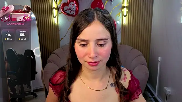 Snapshot of Ariana18_b chatting on 02/21/26, 12:50 Ariana18 b online show from 02/21/26, 12:50