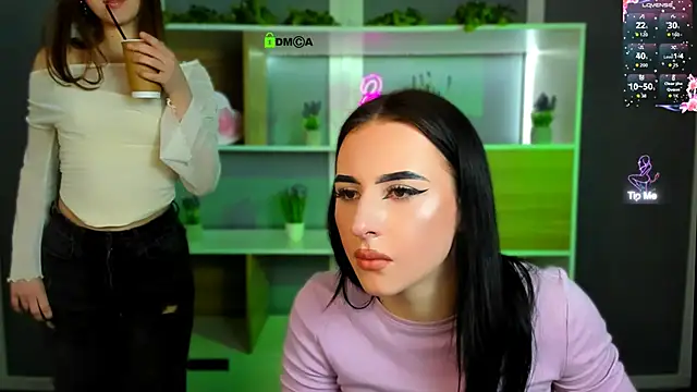 arianaa cat online show from 04/10/26, 06:45