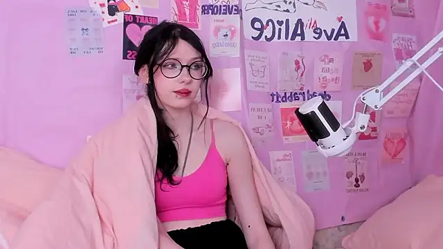 Snapshot of NessaV chatting on 02/03/26, 09:25 NessaV online show from 02/03/26, 09:25