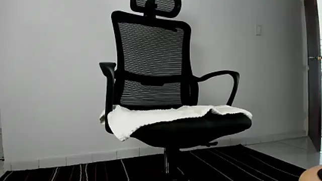 CRISTHIAN WOLF1 online show from 04/15/26, 08:42