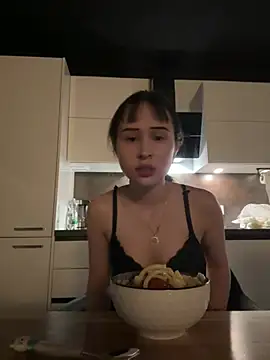 Just-Lilly online show from 02/02/26, 09:24