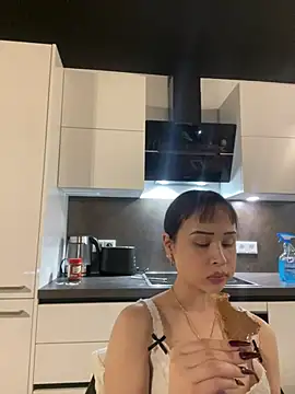 Just-Lilly online show from 04/11/26, 05:23