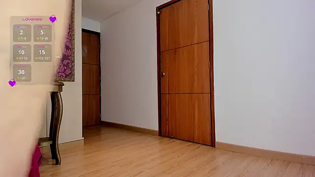 Snapshot of SilvanaBombshell chatting on 04/01/26, 01:41 SilvanaBombshell online show from 04/01/26, 01:41