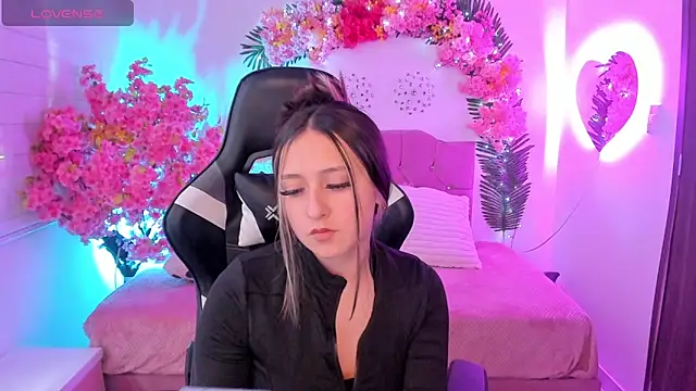 Giselle Laurens  online show from 05/03/26, 08:37