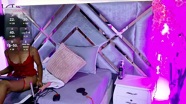 EmmaLovve online show from 05/19/26, 02:40
