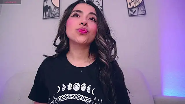 Snapshot of loveegirll1 chatting on 02/27/26, 03:50 loveegirll1 online show from 02/27/26, 03:50