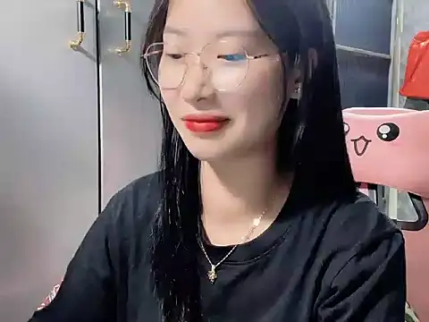 Snapshot of Linne6789 chatting on 03/01/26, 03:03 Linne6789 online show from 03/01/26, 03:03