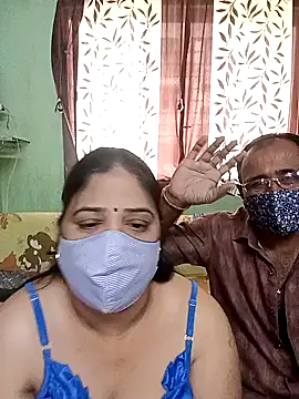 Snapshot of HoneyHush chatting on 02/05/26, 07:13 HoneyHush online show from 02/05/26, 07:13