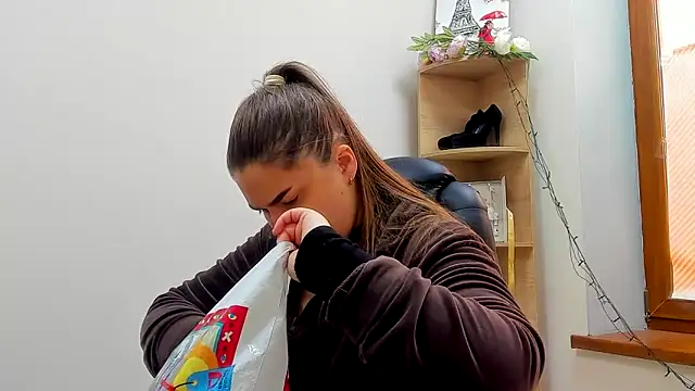 Snapshot of Maddinia chatting on 02/02/26, 08:13 Maddinia online show from 02/02/26, 08:13