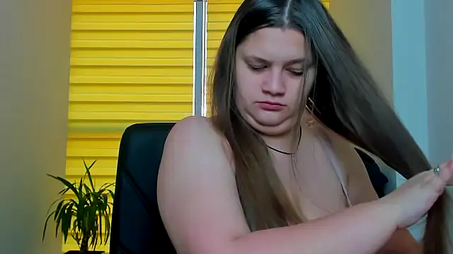 Snapshot of Maddinia chatting on 02/10/26, 08:18 Maddinia online show from 02/10/26, 08:18