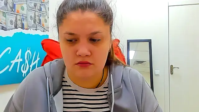 Snapshot of Maddinia chatting on 02/17/26, 08:22 Maddinia online show from 02/17/26, 08:22