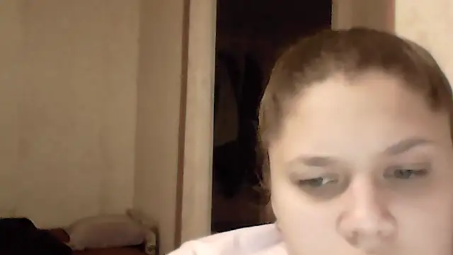 Snapshot of Maddinia chatting on 02/25/26, 09:13 Maddinia online show from 02/25/26, 09:13