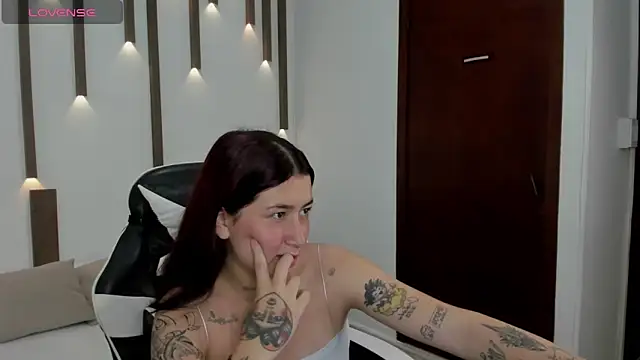 charlottee27  online show from 04/09/26, 02:11