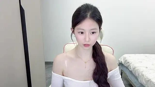 Snapshot of DYyyyyy-- chatting on 02/09/26, 12:20 DYyyyyy-- online show from 02/09/26, 12:20