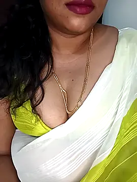 Snapshot of Chinnima143 chatting on 02/04/26, 04:35 Chinnima143 online show from 02/04/26, 04:35