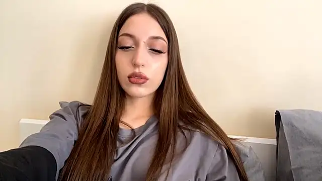 Snapshot of CutieWorm chatting on 02/05/26, 11:15 CutieWorm online show from 02/05/26, 11:15