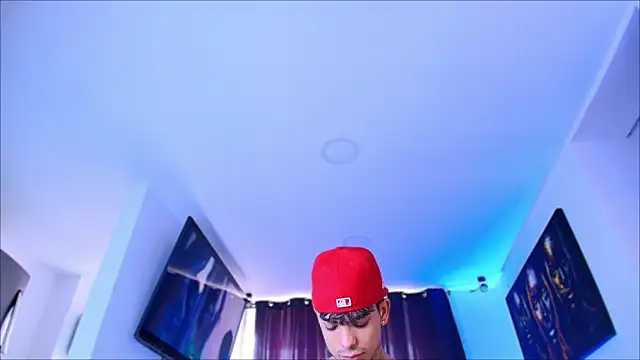 Snapshot of miguel_aguirre_ chatting on 02/10/26, 12:53 miguel aguirre online show from 02/10/26, 12:53