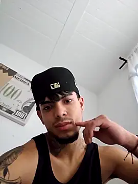 Snapshot of miguel_aguirre_ chatting on 02/11/26, 11:37 miguel aguirre online show from 02/11/26, 11:37